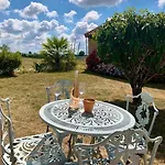 Comfortable Countryside Access To Jacuzzi