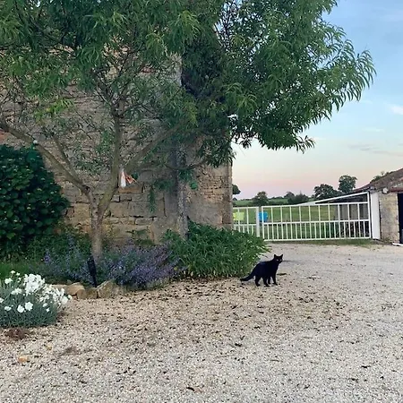 Comfortable Countryside Access To Jacuzzi Holiday home Asnois (Vienne)
