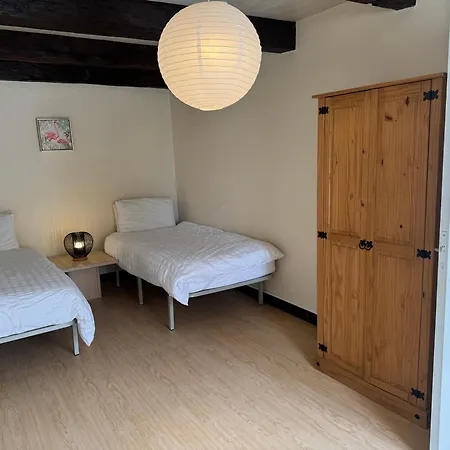 Comfortable Countryside Access To Jacuzzi Holiday home *