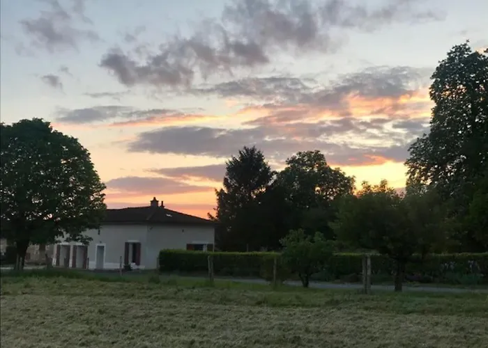 Comfortable Countryside Access To Jacuzzi